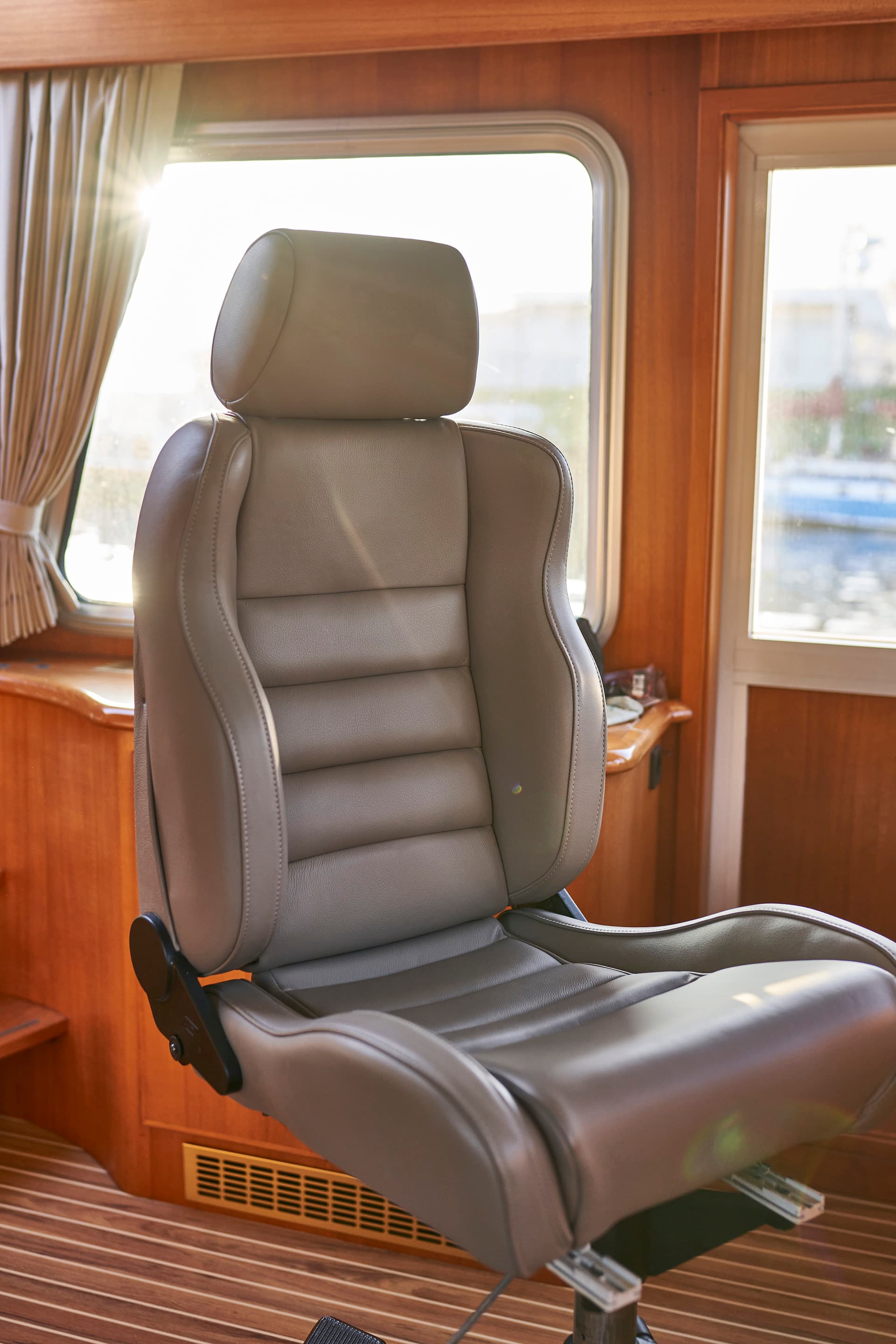 Helm Seating
